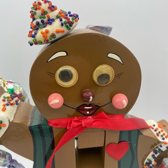 Nanette Hilton Christmas Gingerbread Man Nutcracker 11.25" sprinkles & Lollipops - Picture 2 of 16